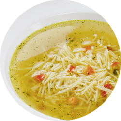 Klare Hühnerbouillon mit Nudeln