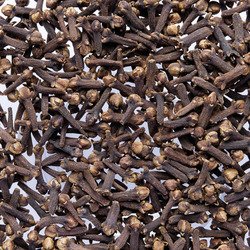 Cloves whole